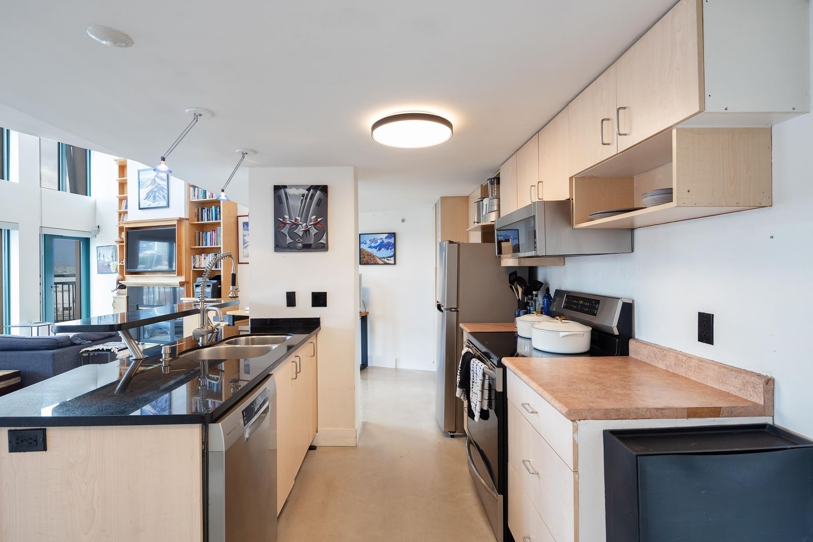 Listing Image 10