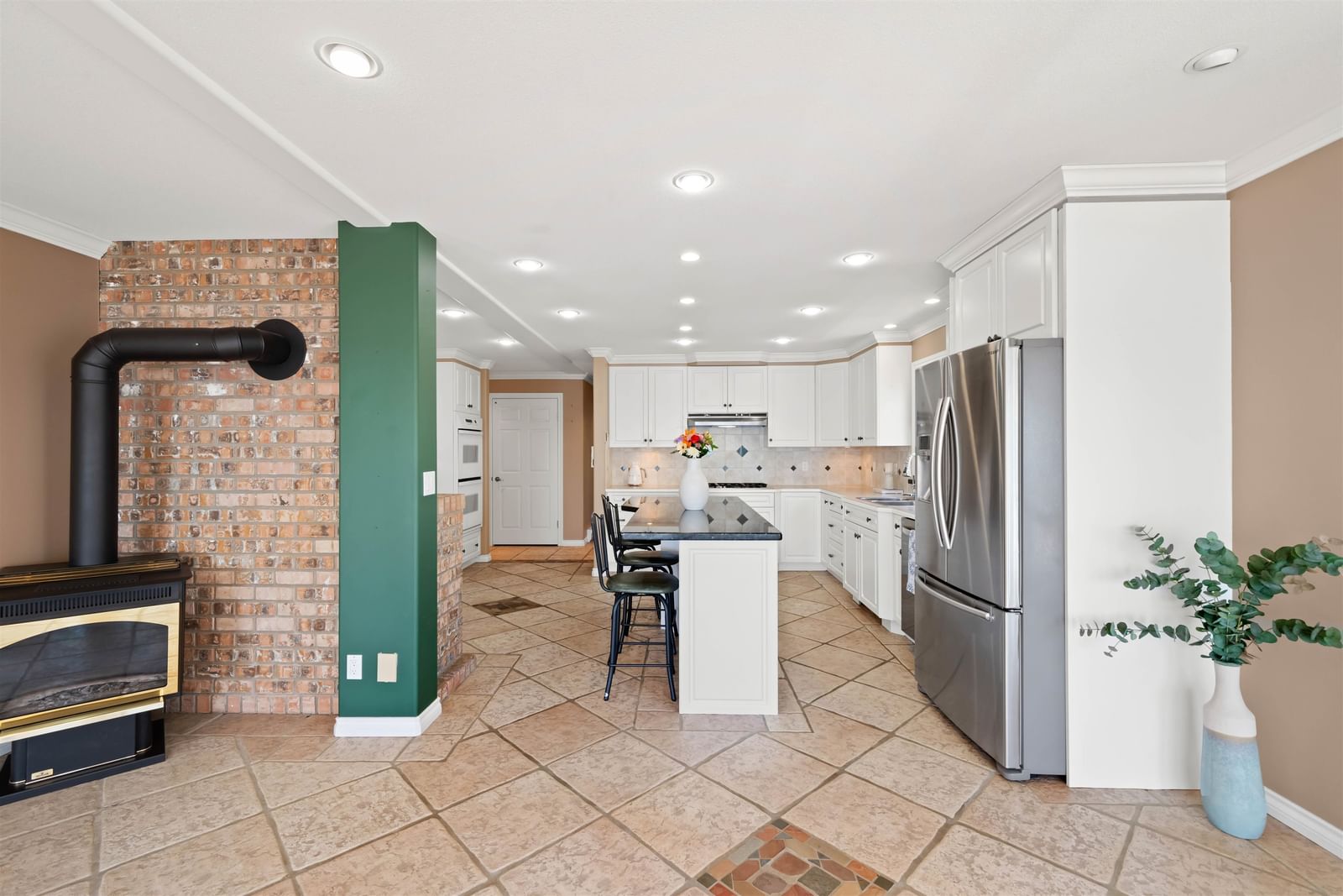 Listing Image 12