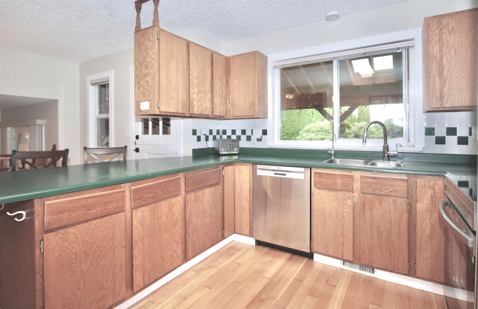 Listing Image 11