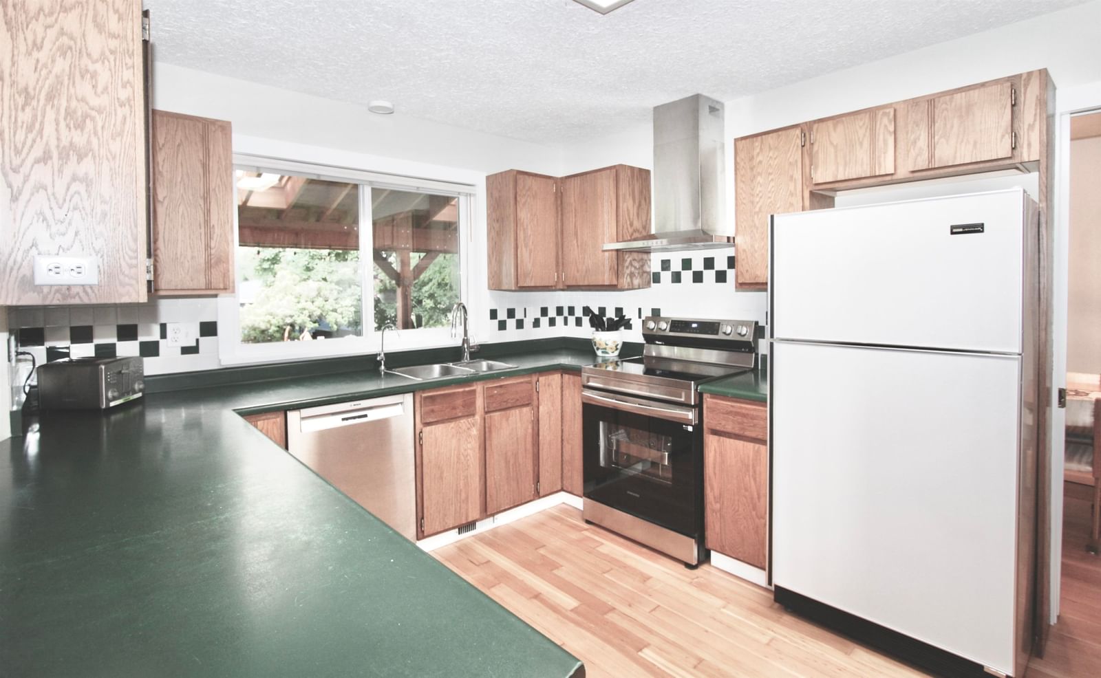 Listing Image 12