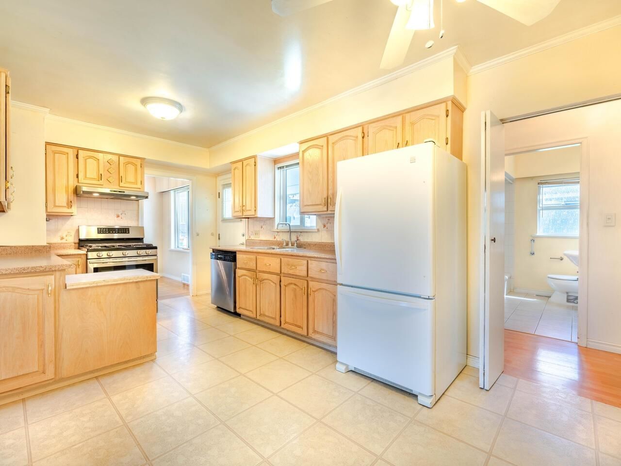 Listing Image 11