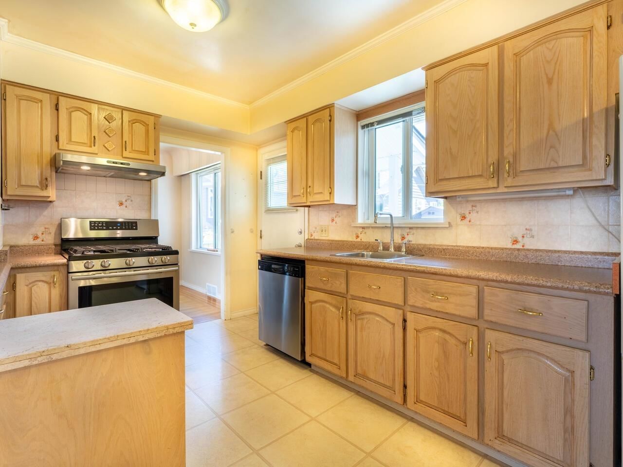 Listing Image 12