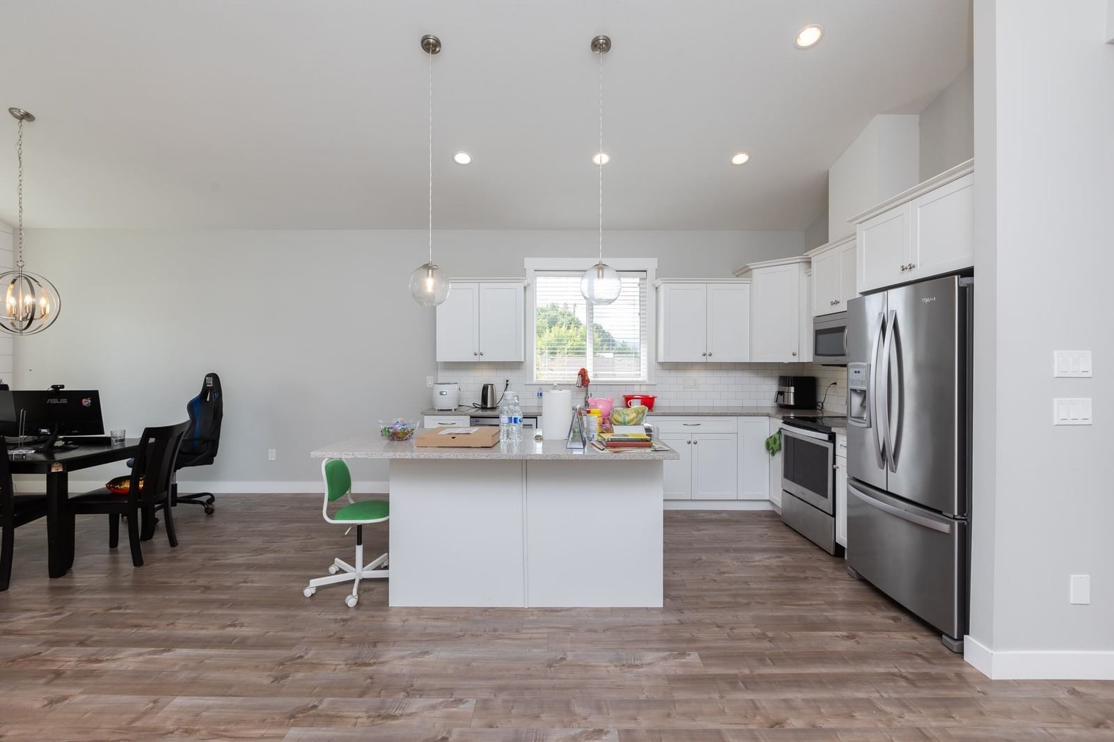 Listing Image 9