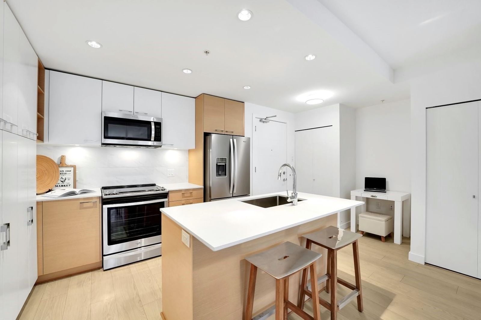 Listing Image 3