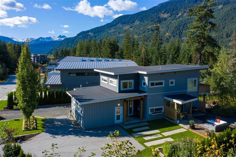 1087 Madeley Place, Whistler, British Columbia (MLS R2899908)