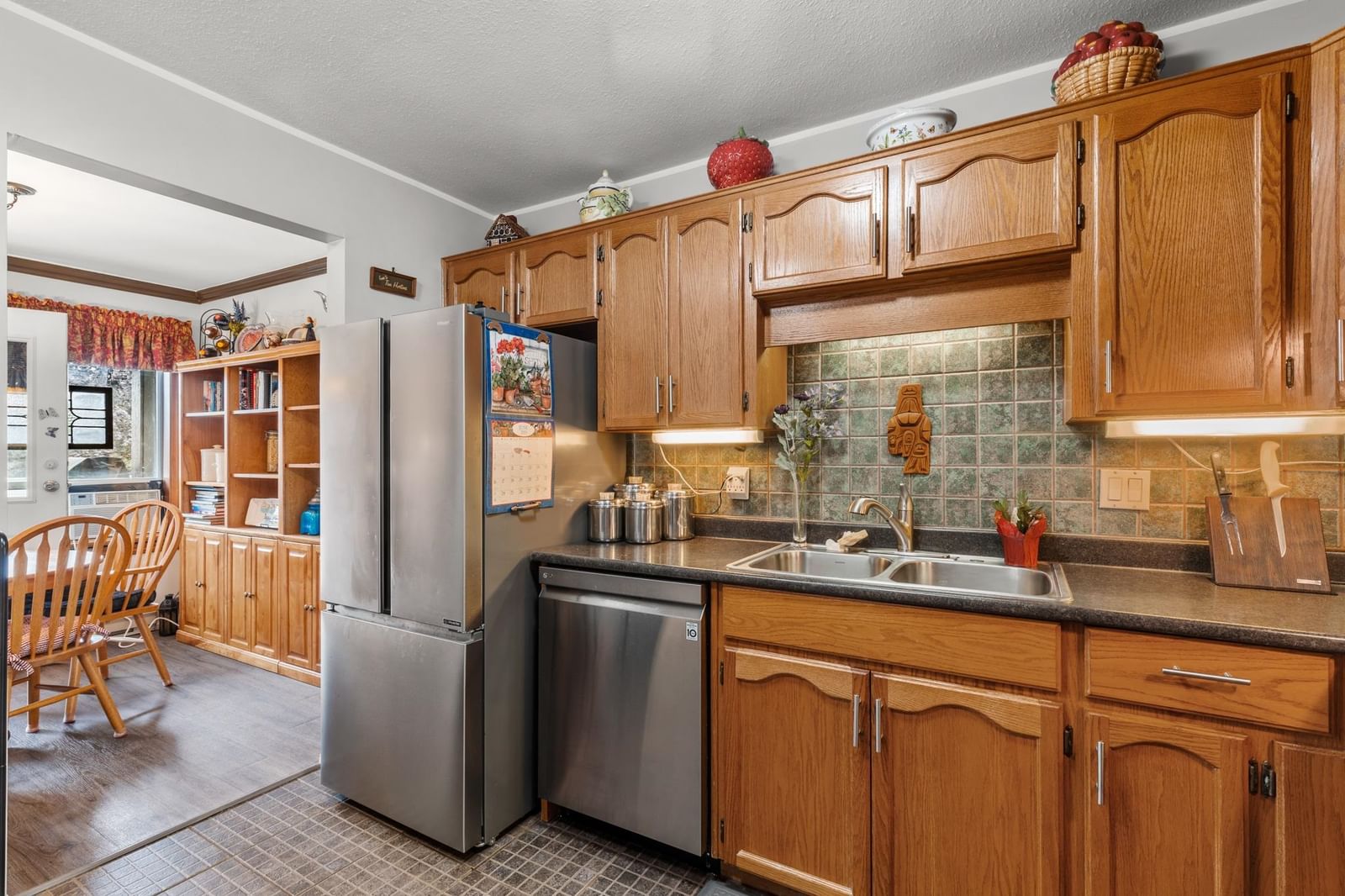 Listing Image 12