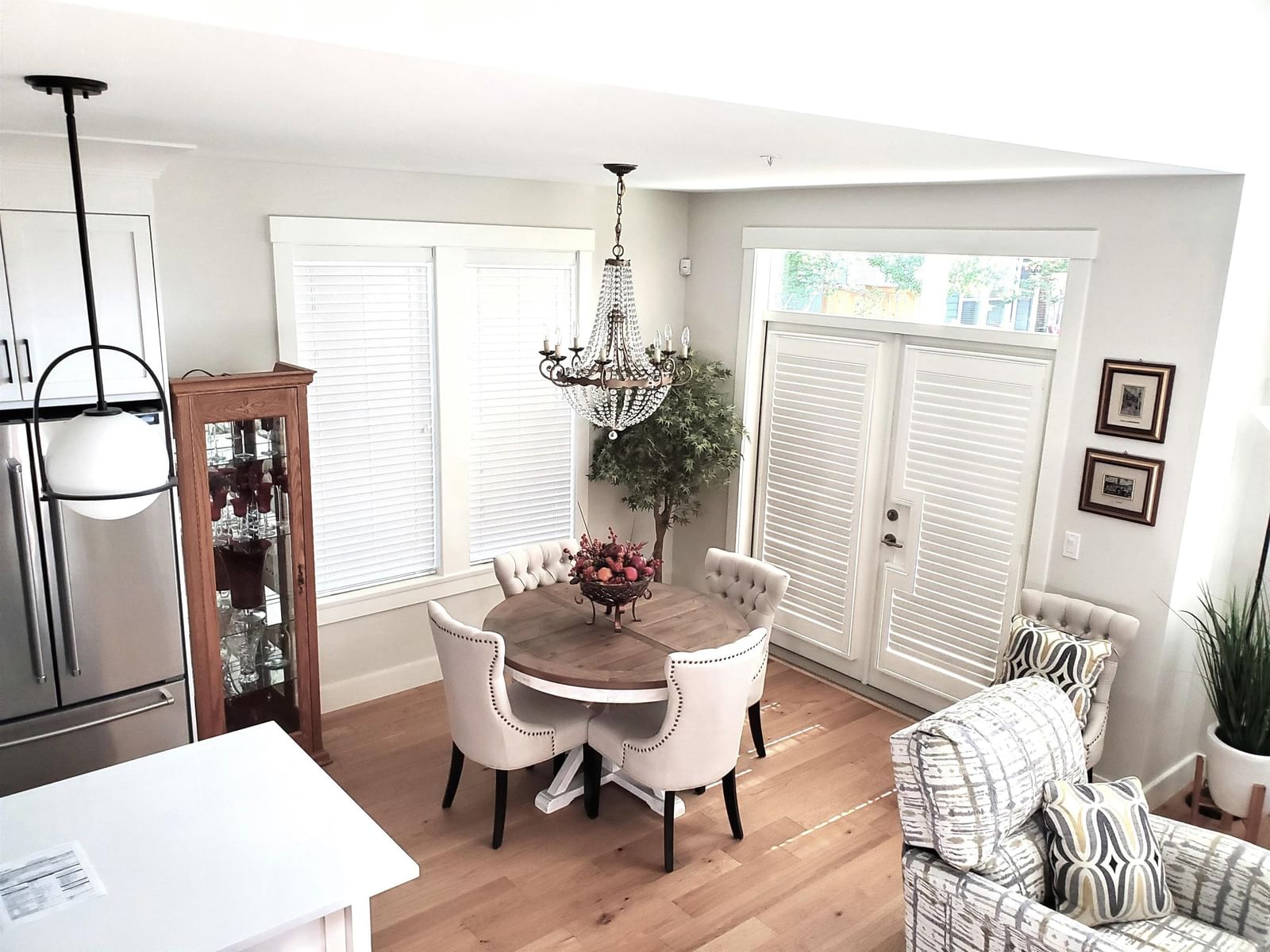 Listing Image 5