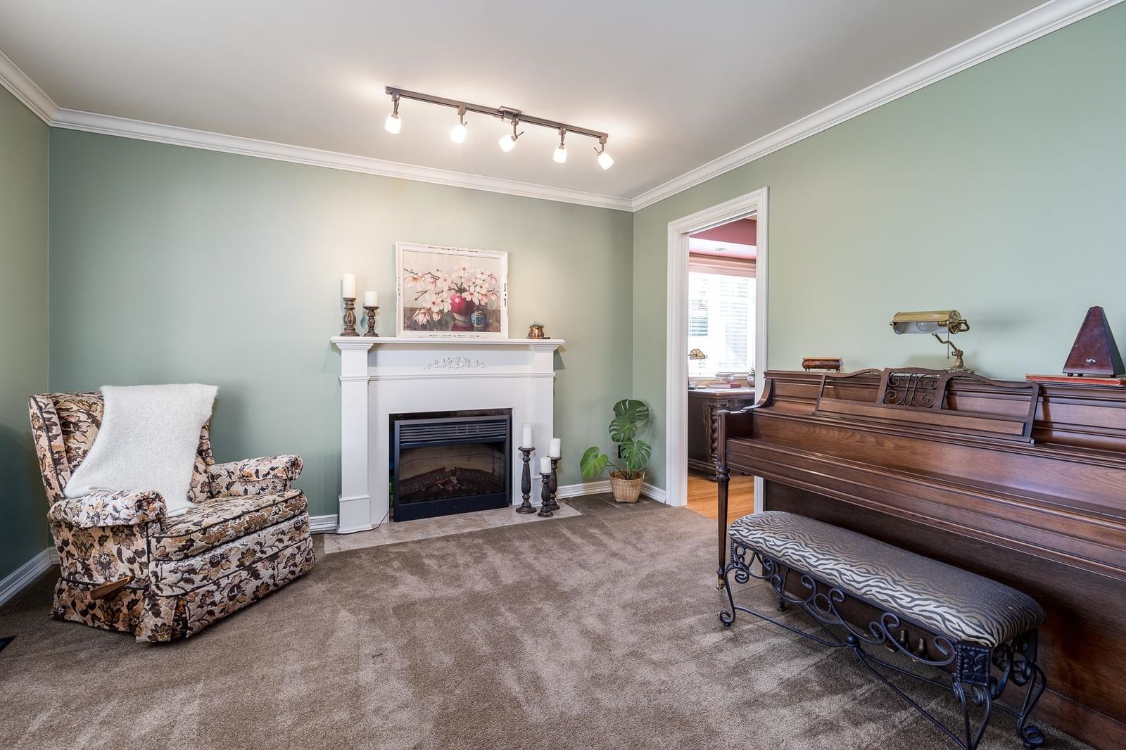 Listing Image 19