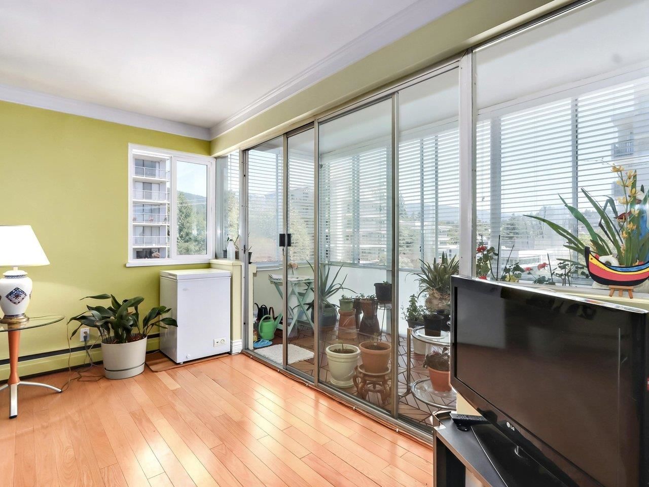 Listing Image 6