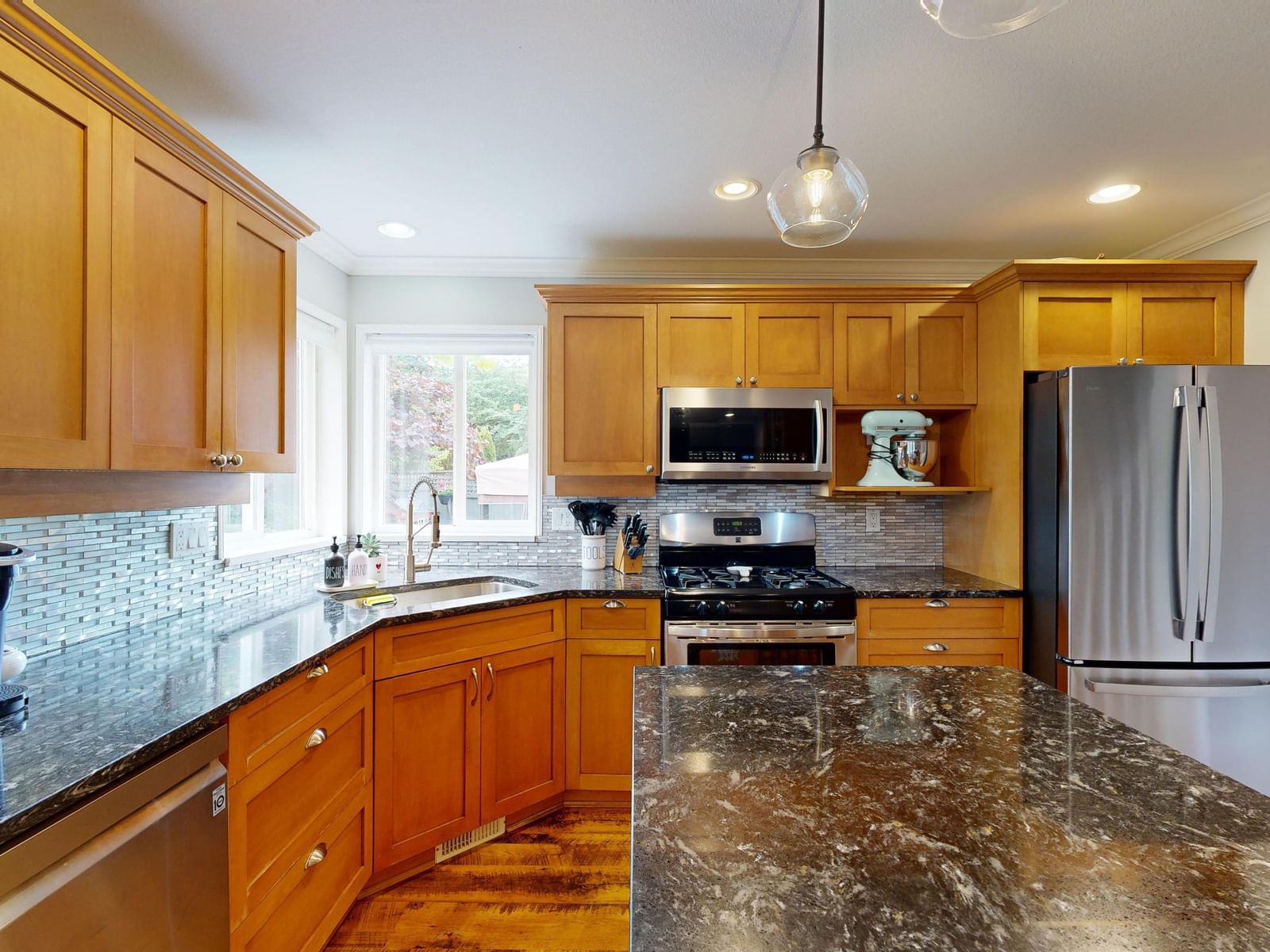 Listing Image 11