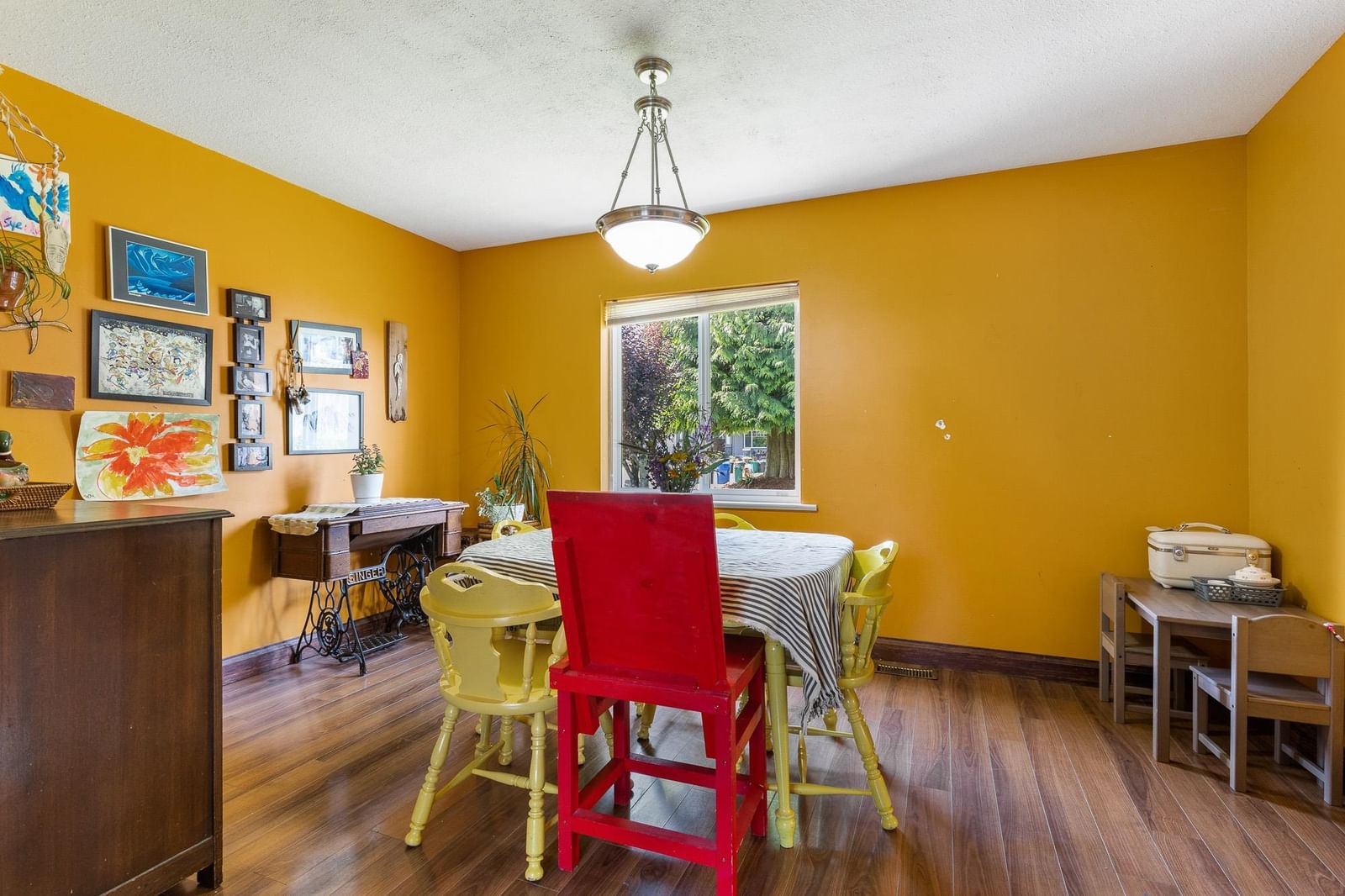 Listing Image 11