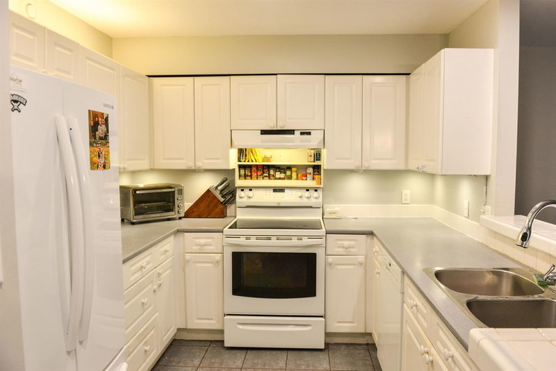 111 - 5711 Ebbtide Street, Sechelt, V7Z 0J5 | Image 2