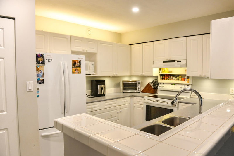 111 - 5711 Ebbtide Street, Sechelt, V7Z 0J5 | Image 3