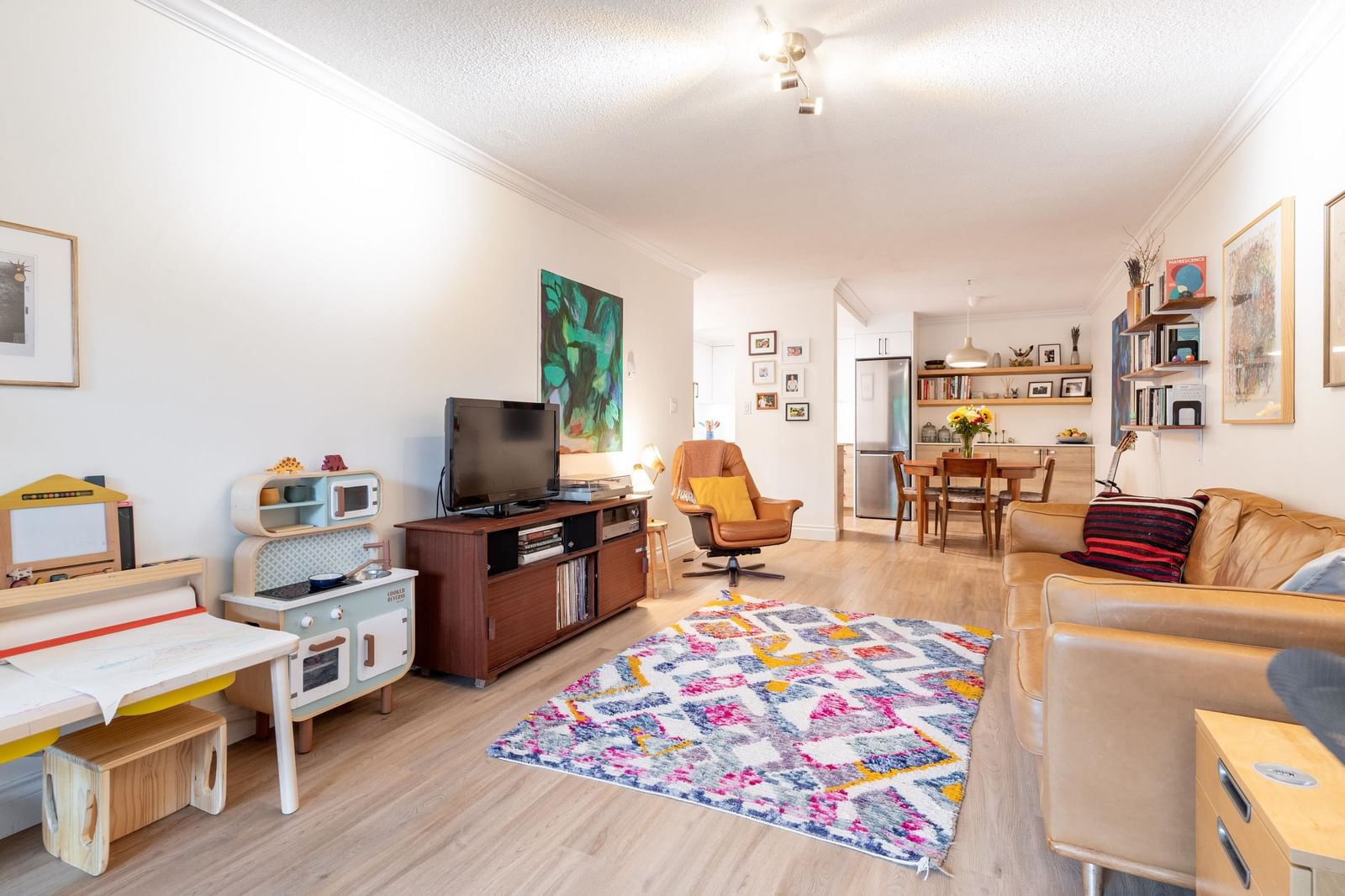 Listing Image 9