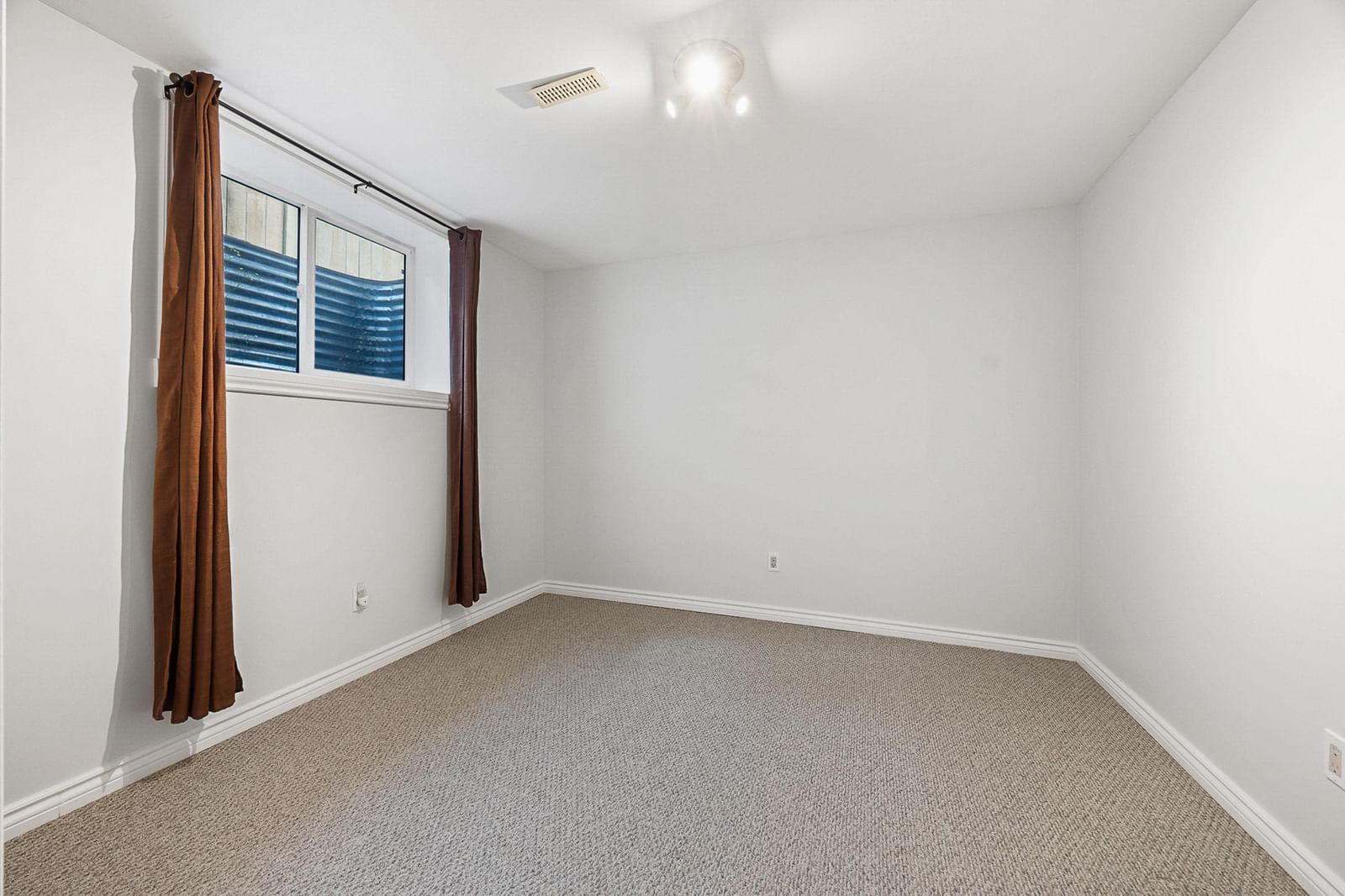 Listing Image 30