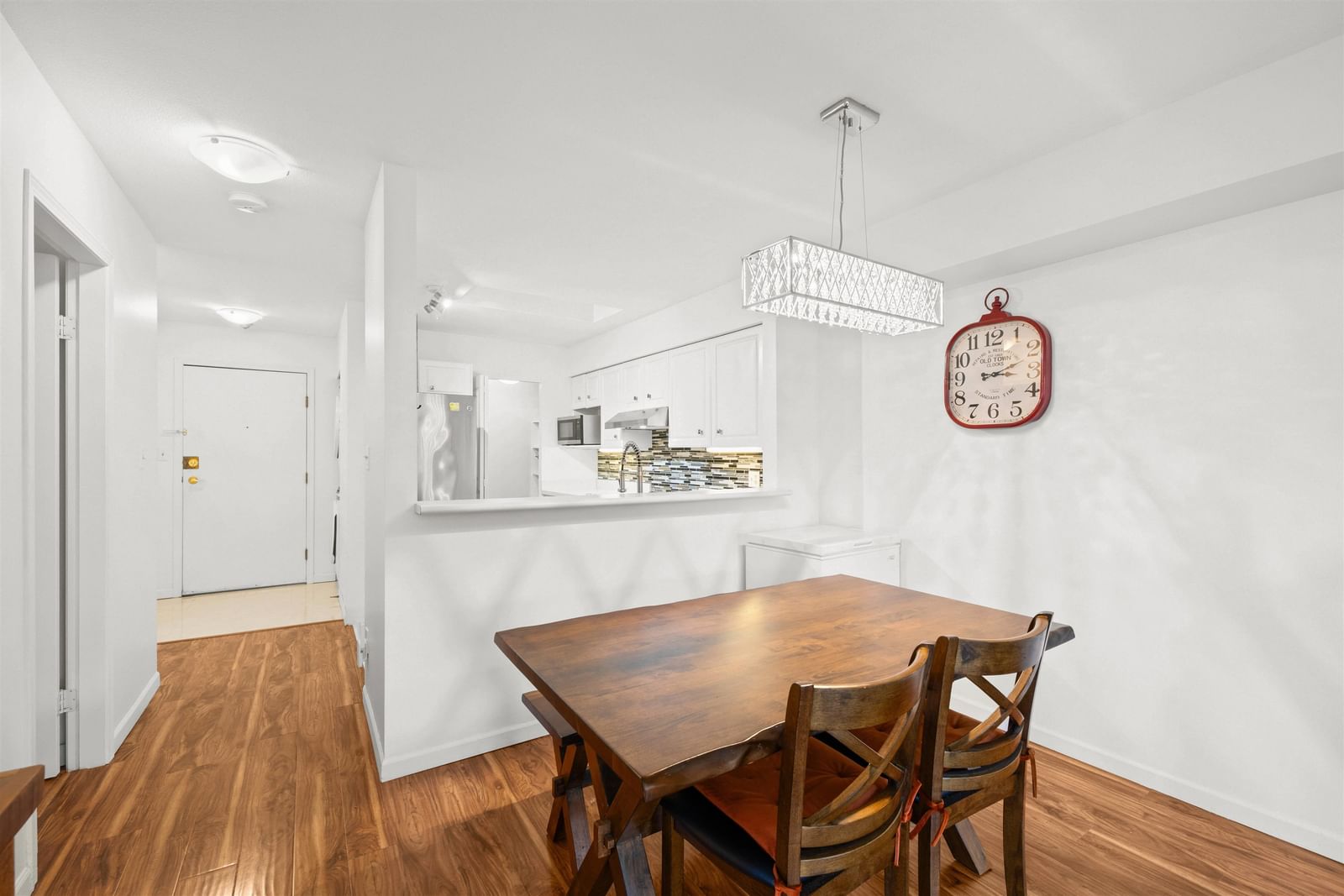 Listing Image 8