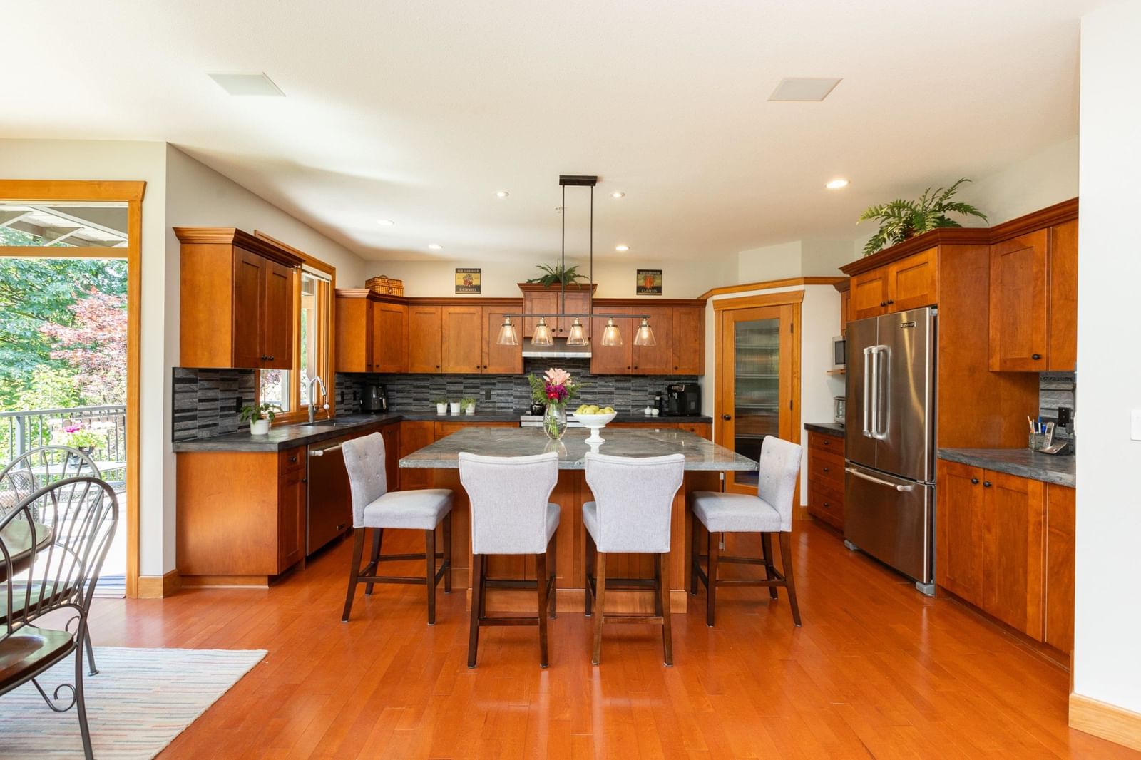 Listing Image 10