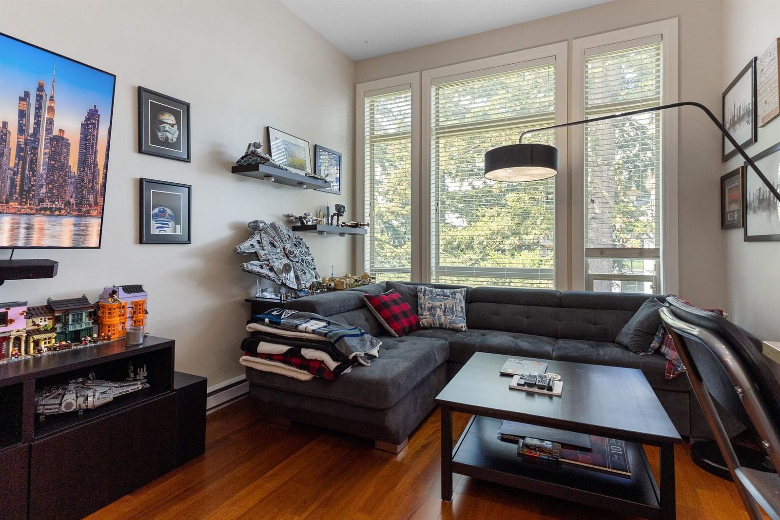 Listing Image 5