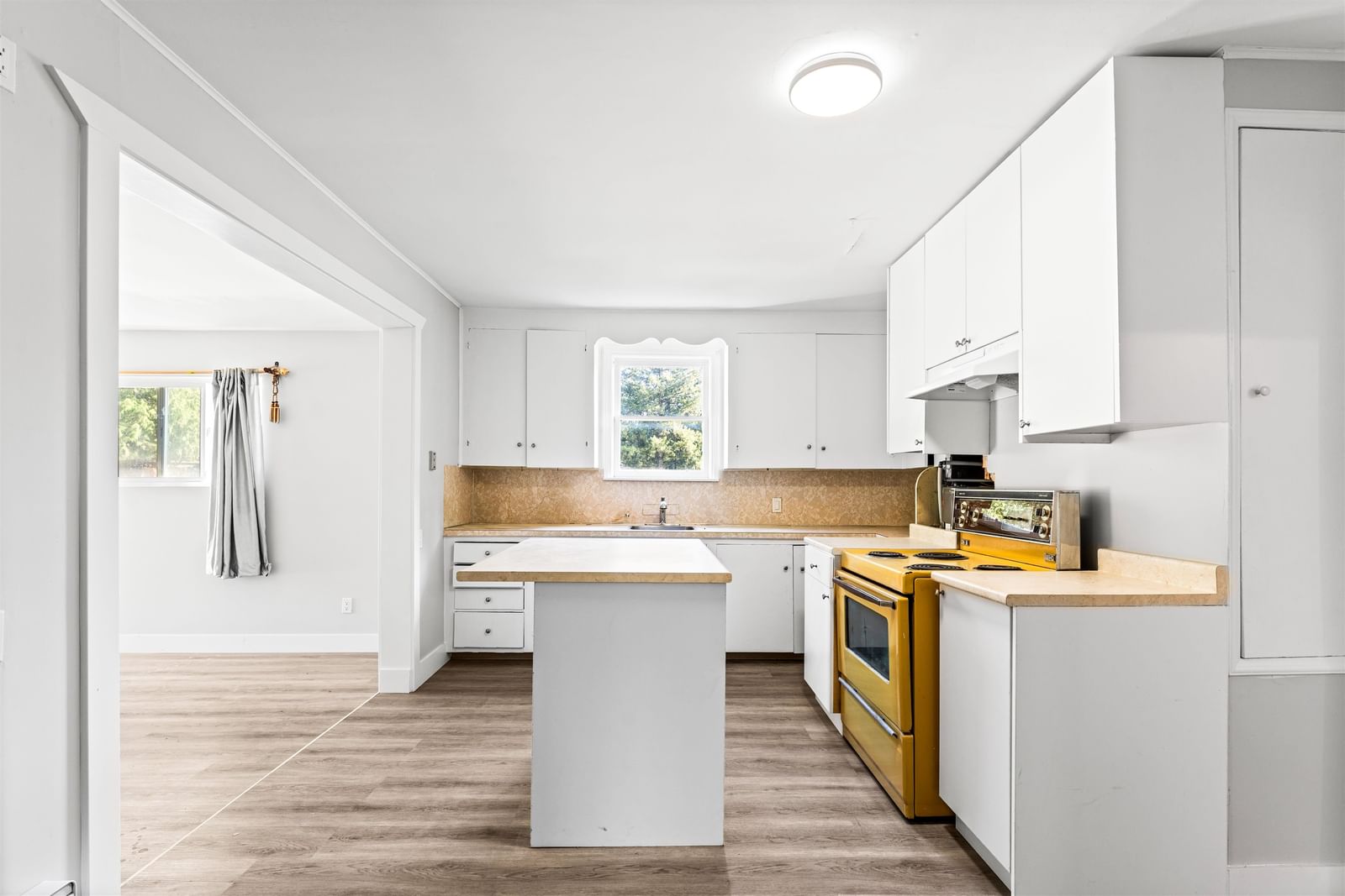 Listing Image 10