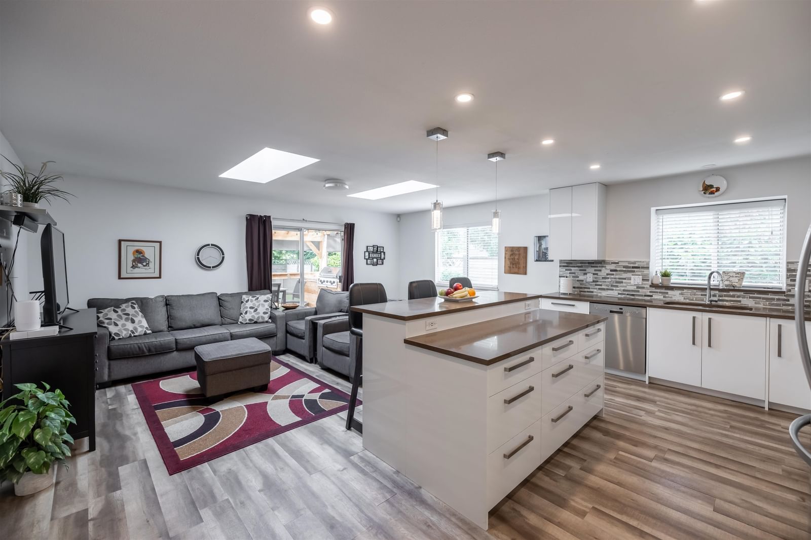 Listing Image 10