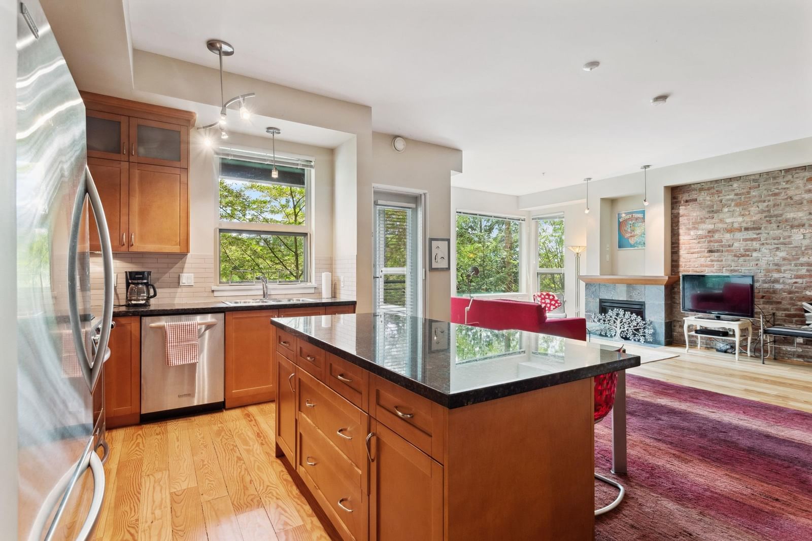 Listing Image 9