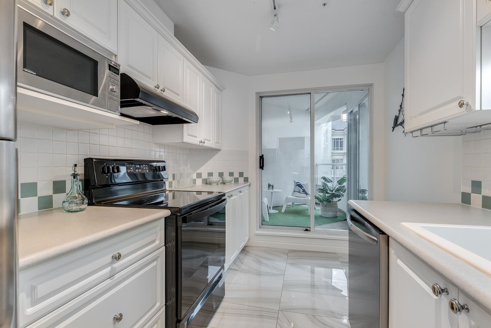 Listing Image 12