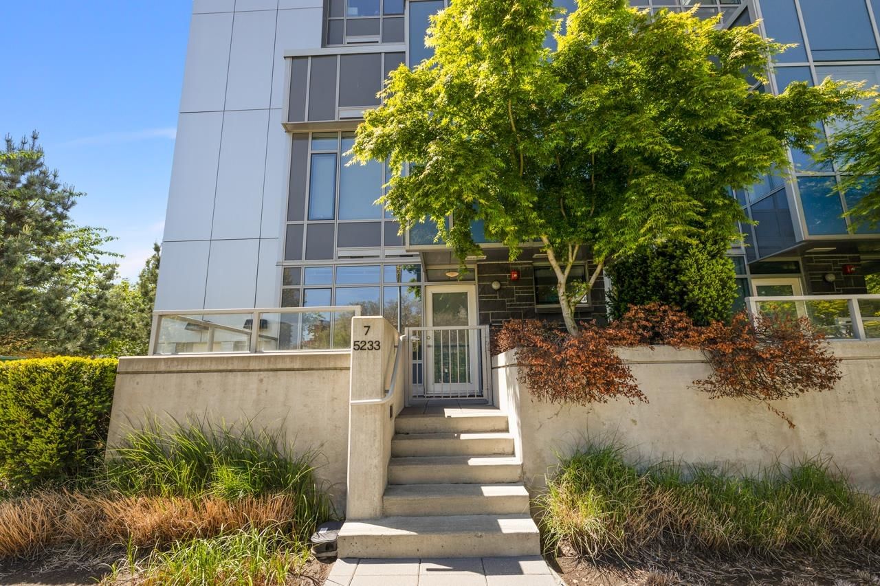 Listing Image 11