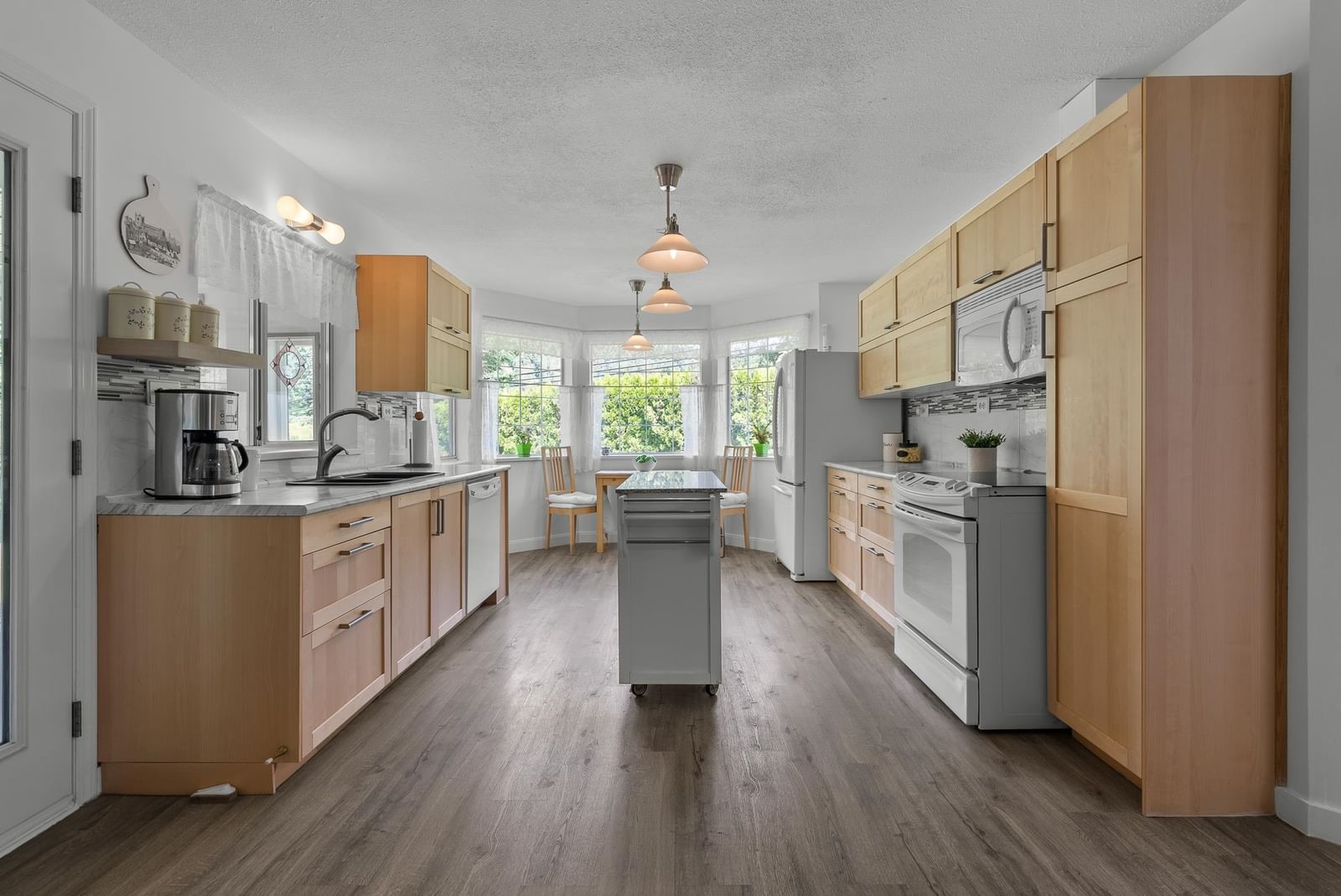 Listing Image 8