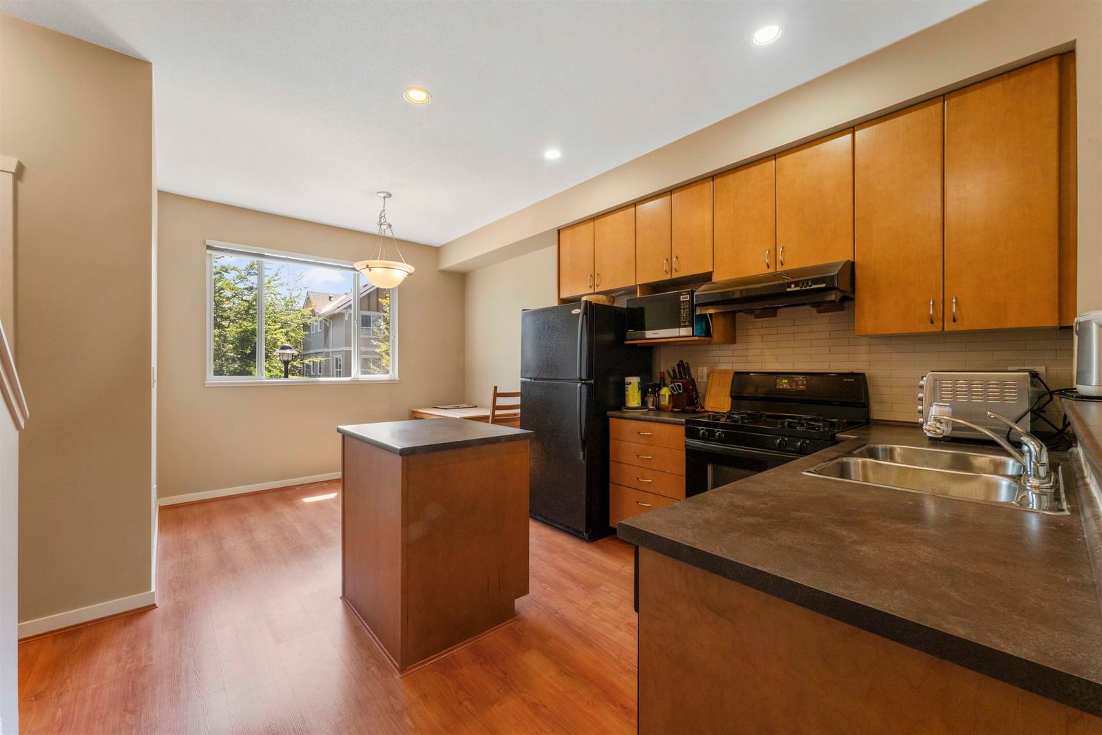 Listing Image 9