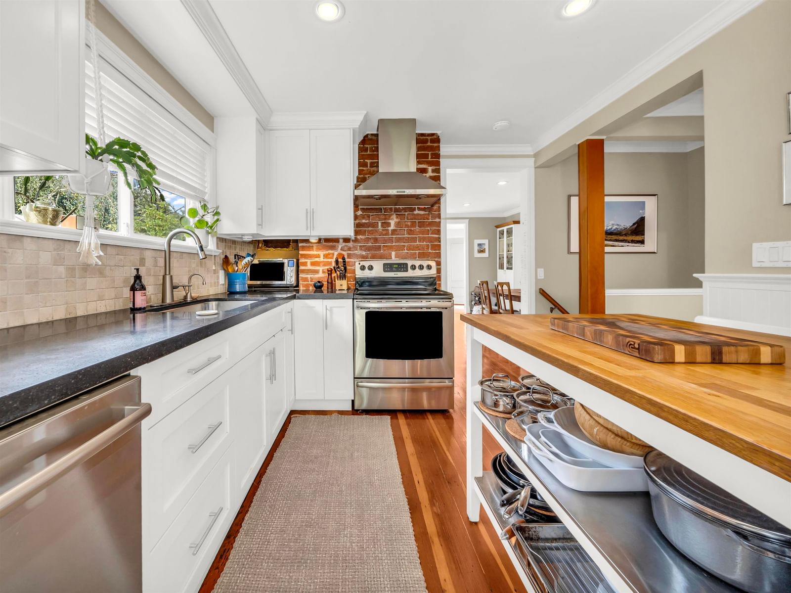 Listing Image 10