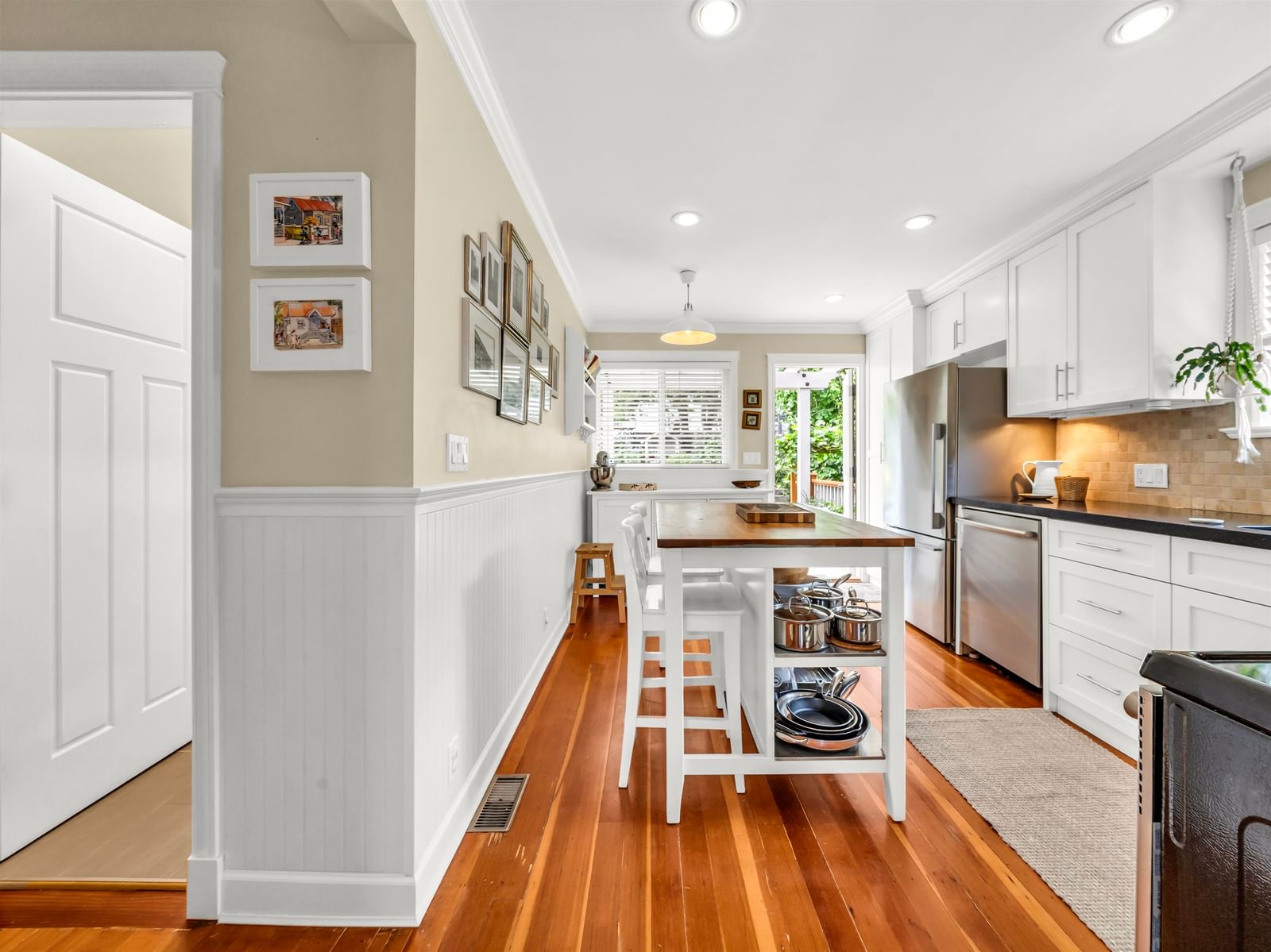 Listing Image 11
