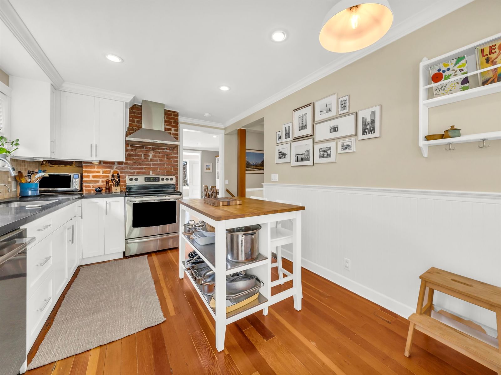 Listing Image 12