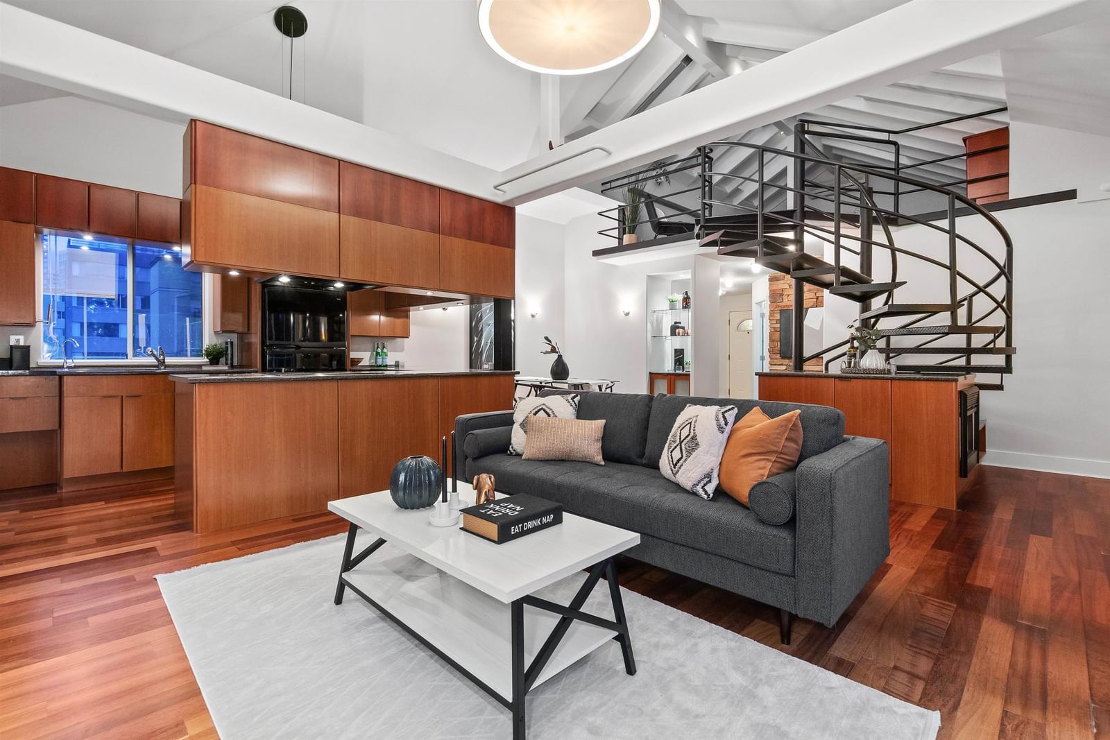 Listing Image 12