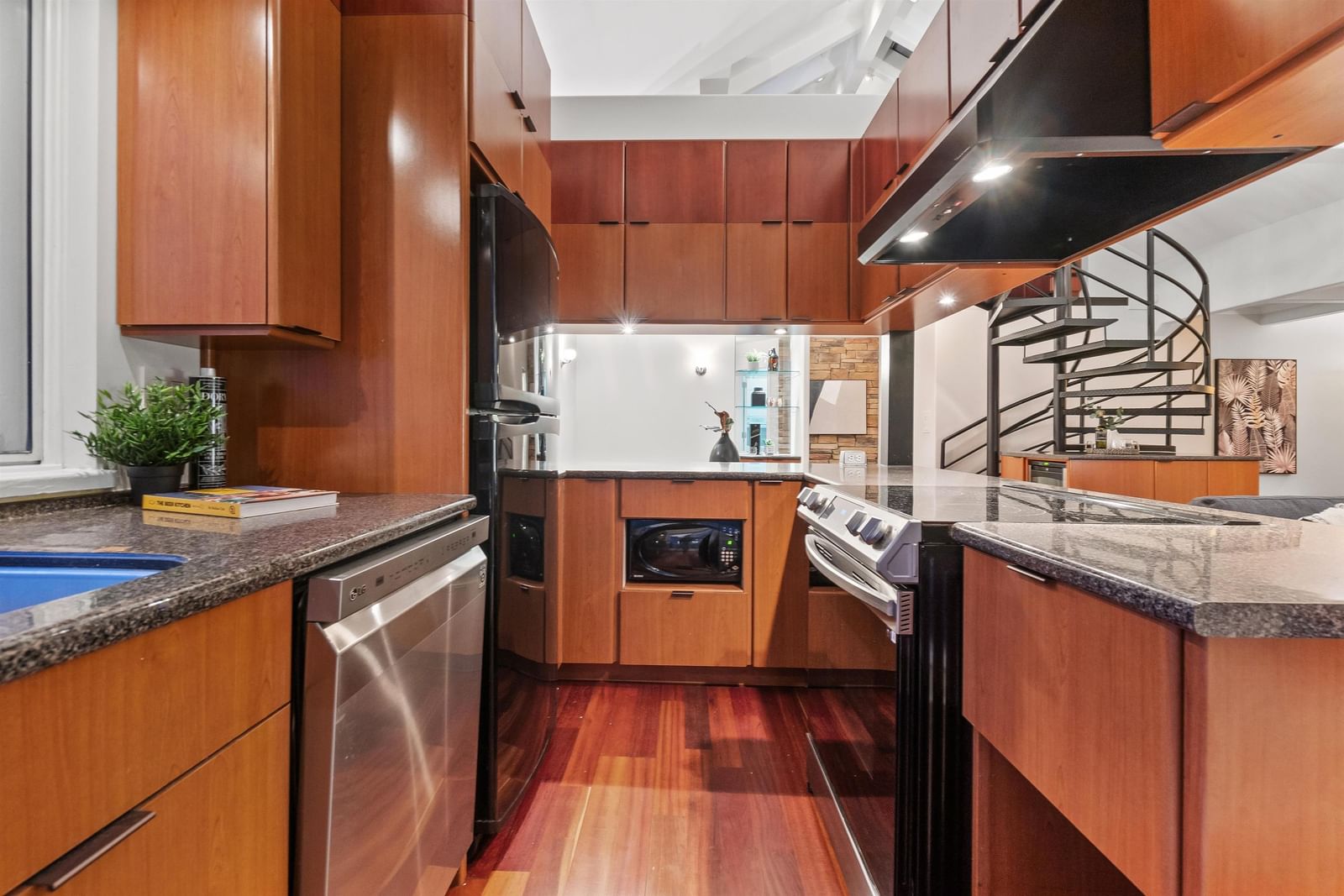 Listing Image 18