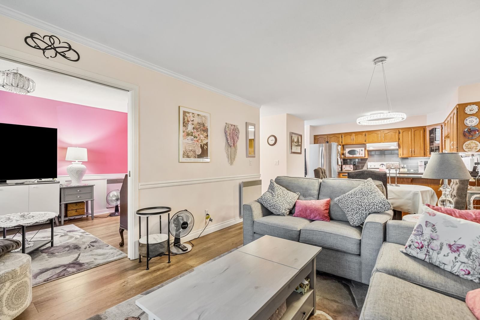Listing Image 11