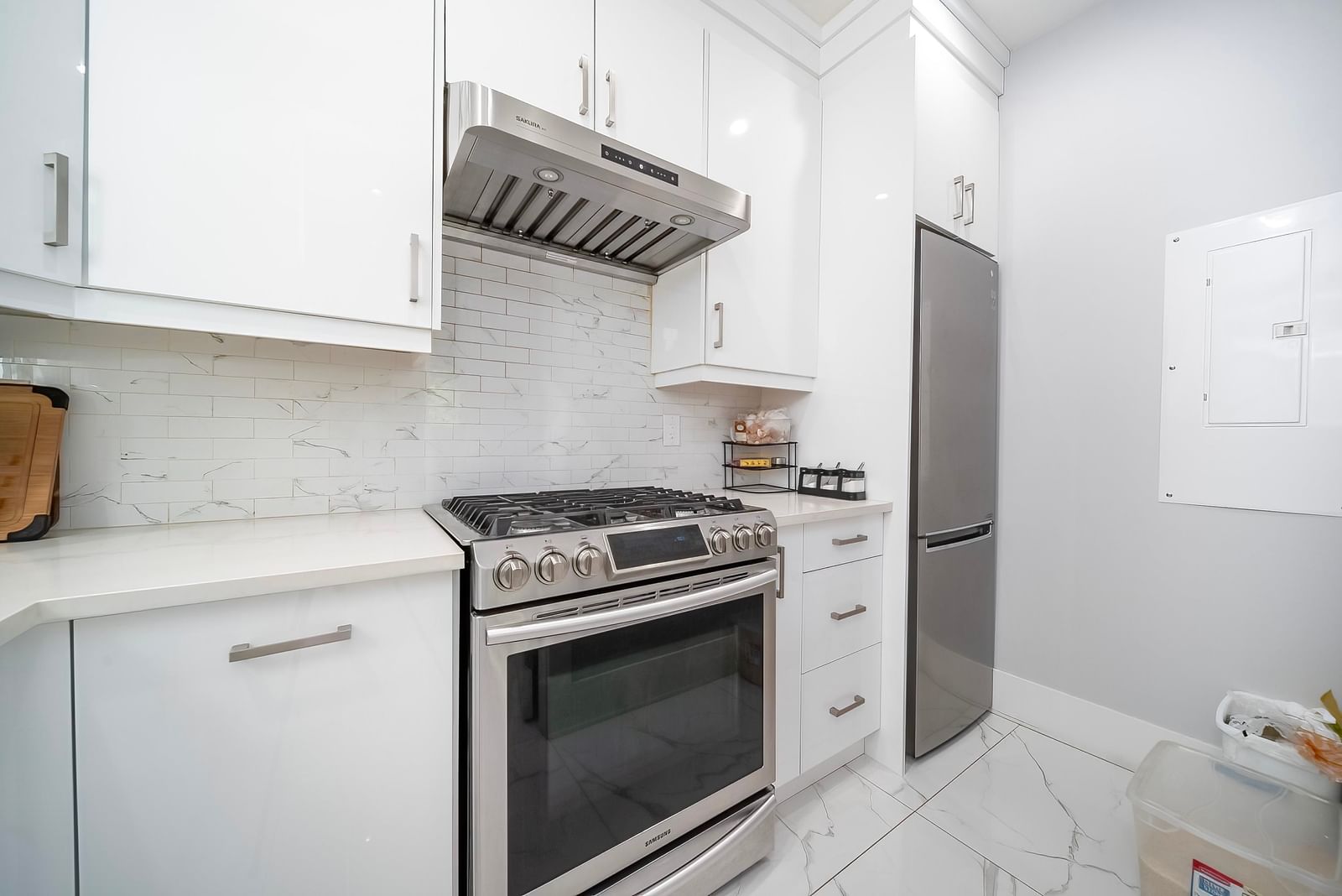 Listing Image 11