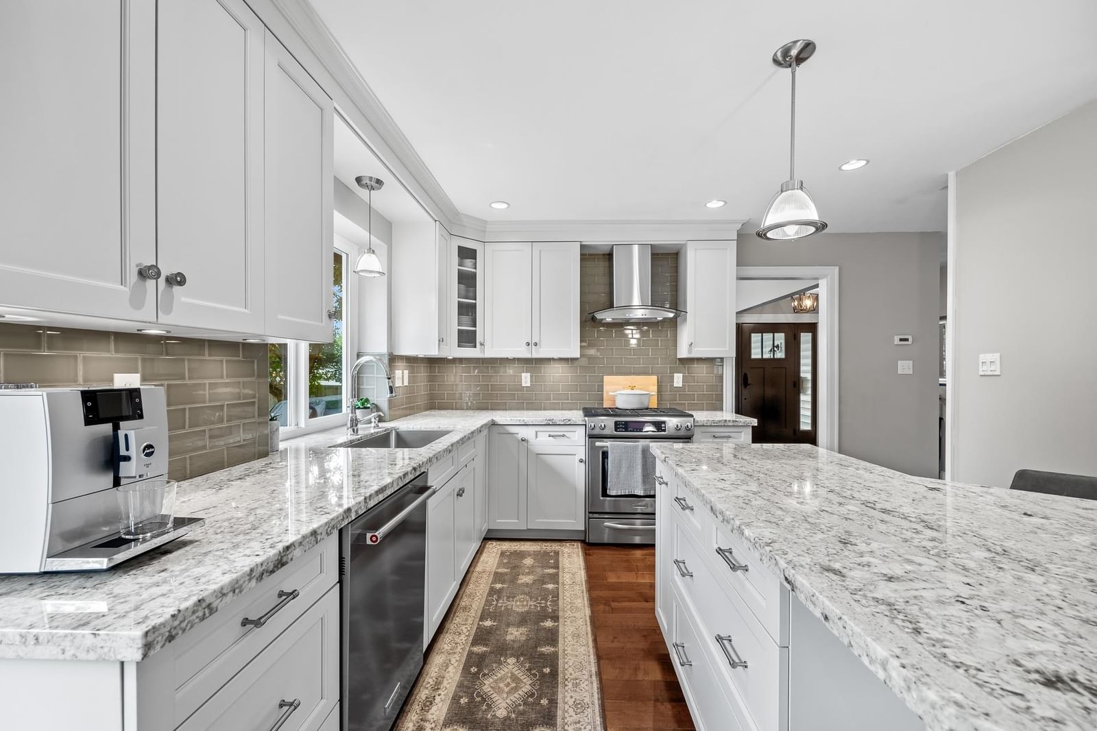 Listing Image 12