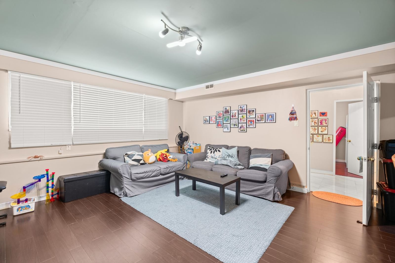 Listing Image 20