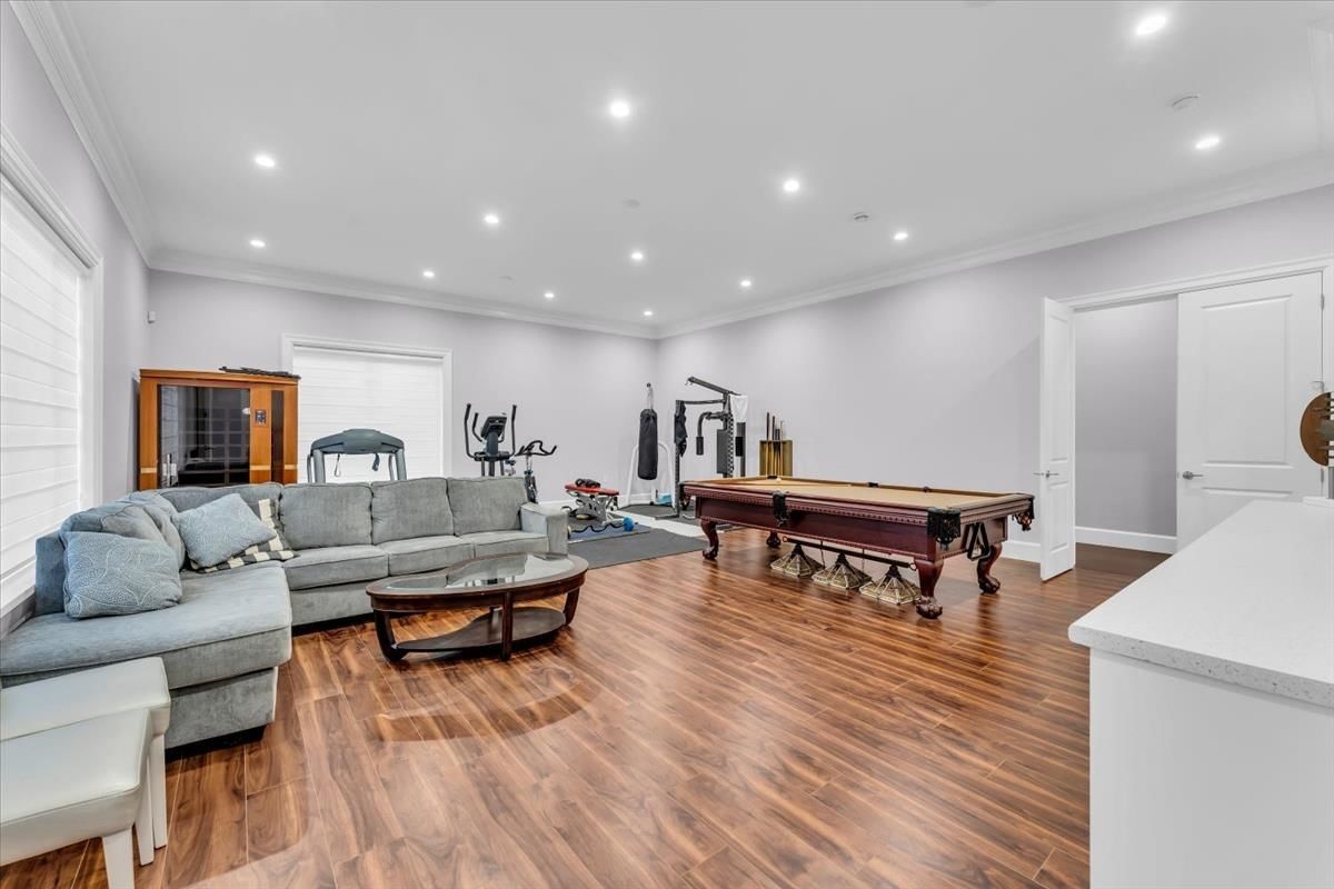 Listing Image 11