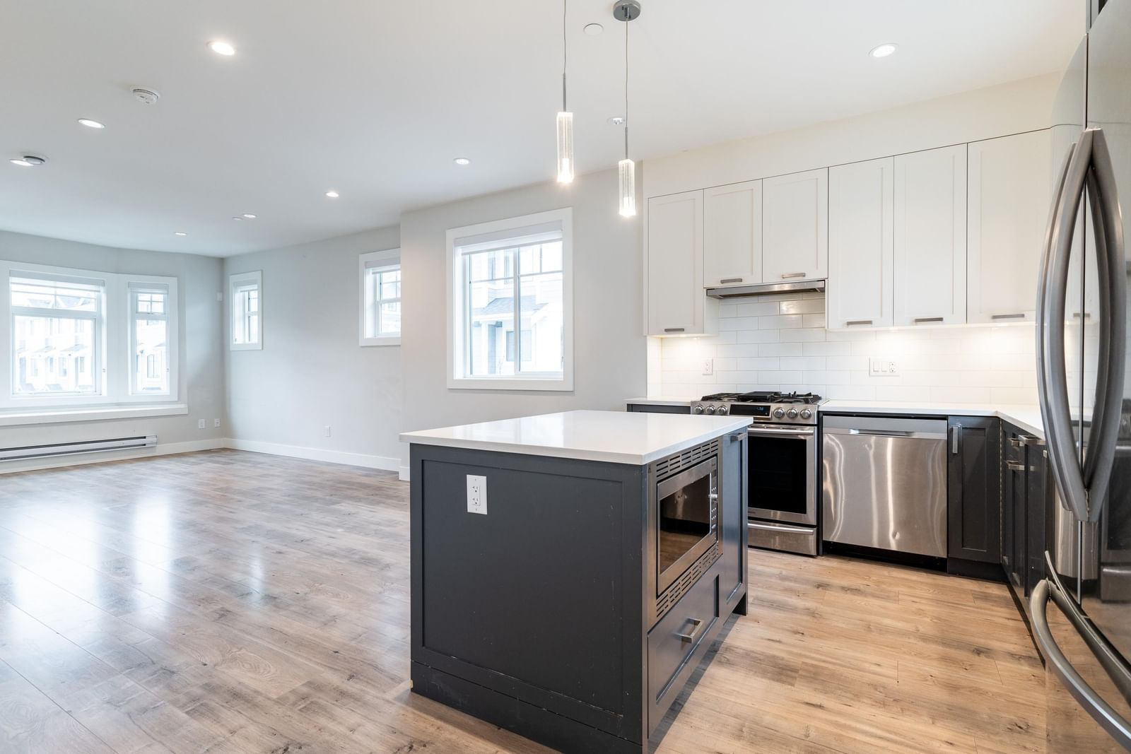 Listing Image 12