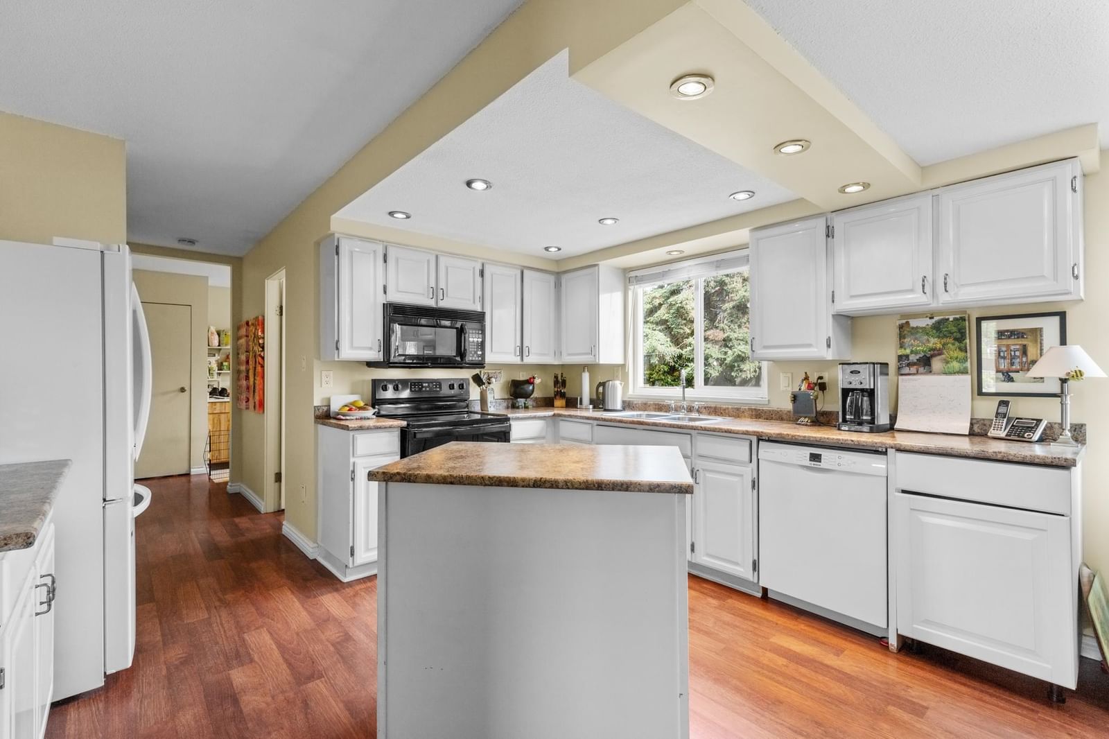Listing Image 12