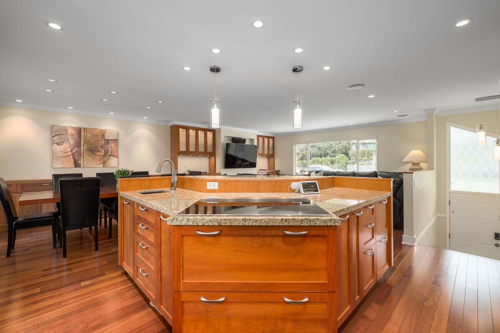 Listing Image 10