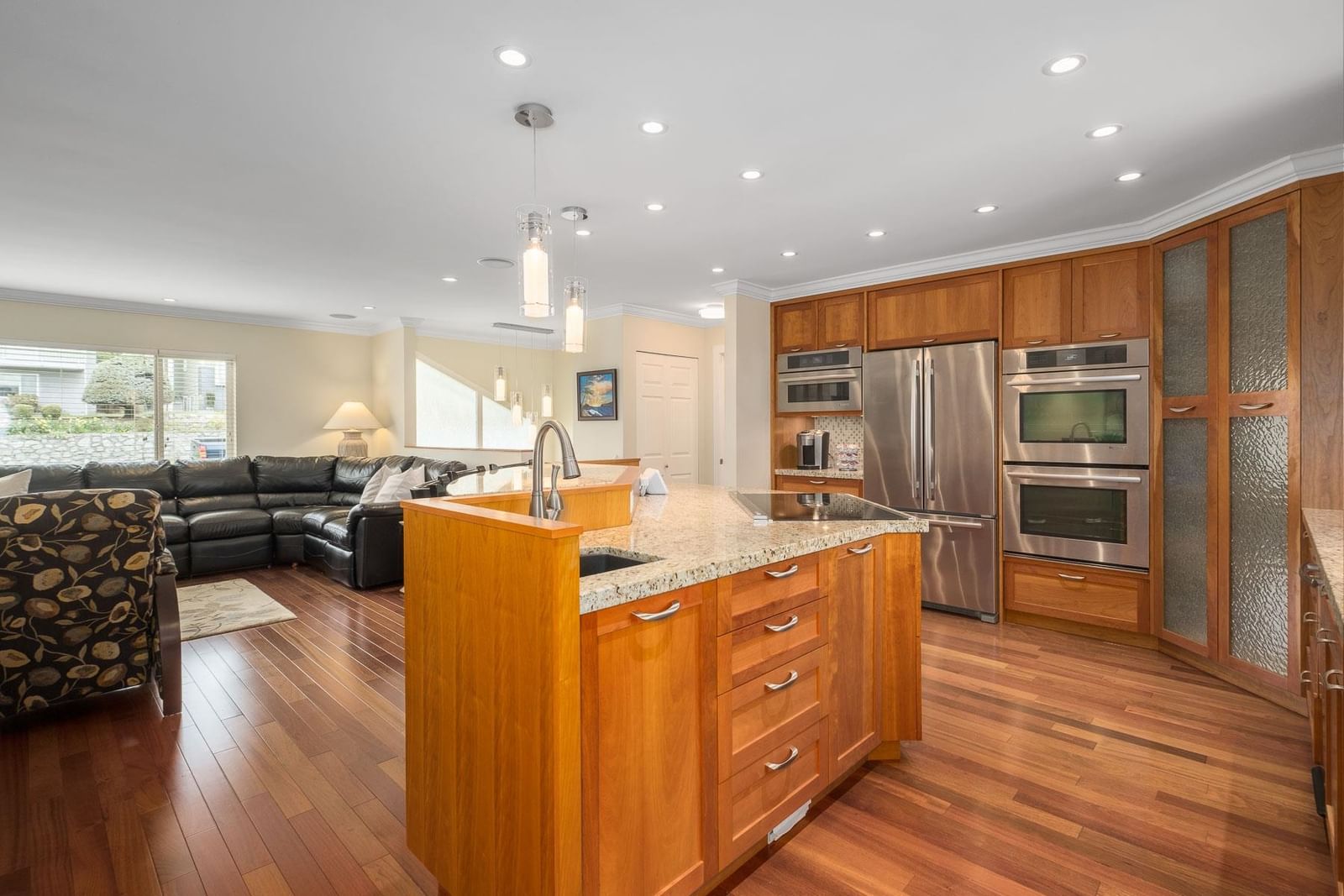 Listing Image 8