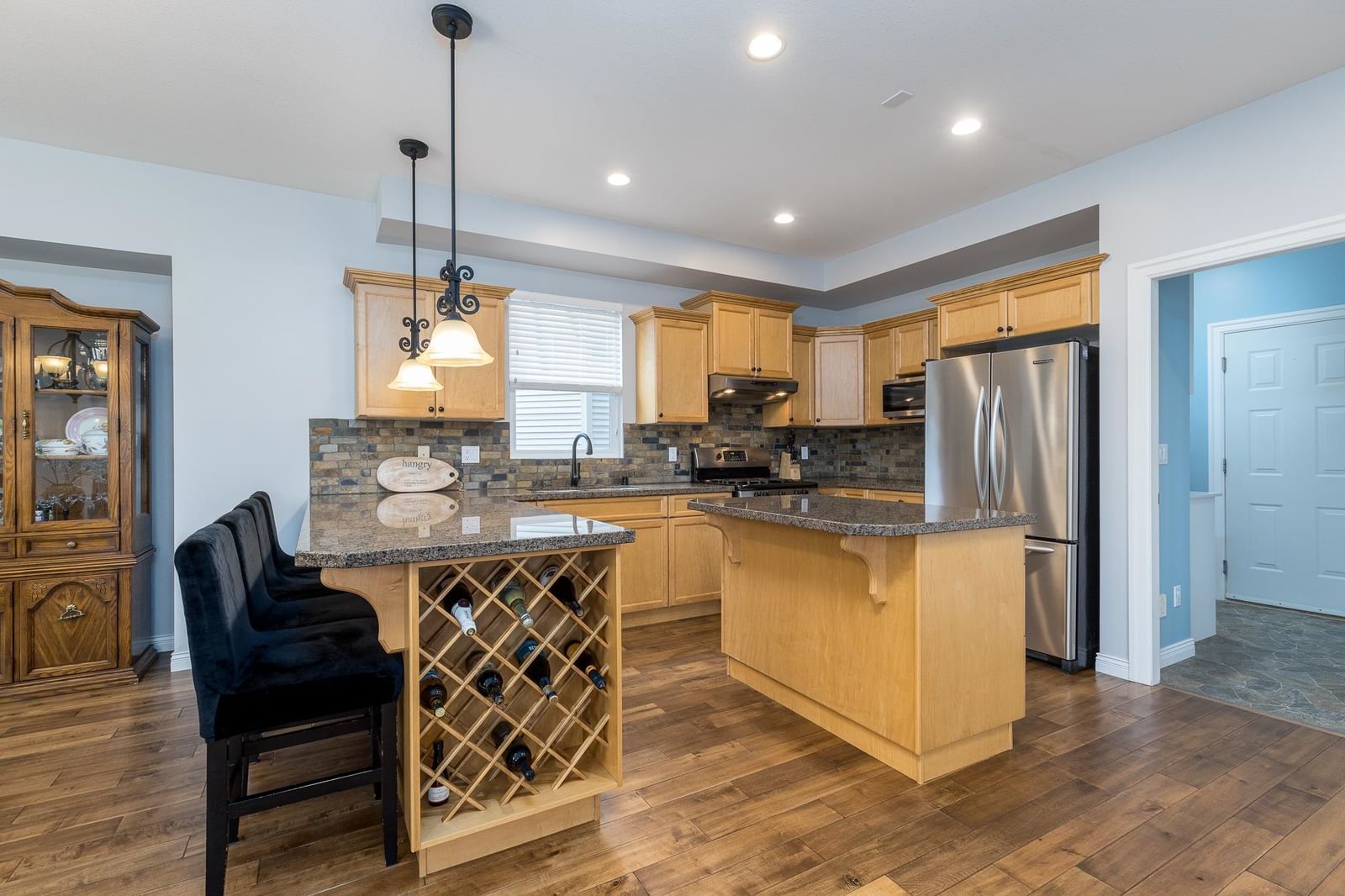 Listing Image 11
