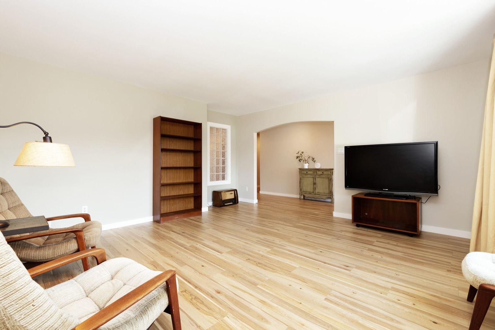 Listing Image 5