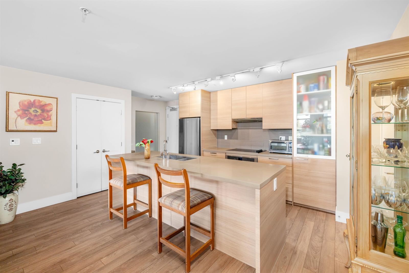 Listing Image 10