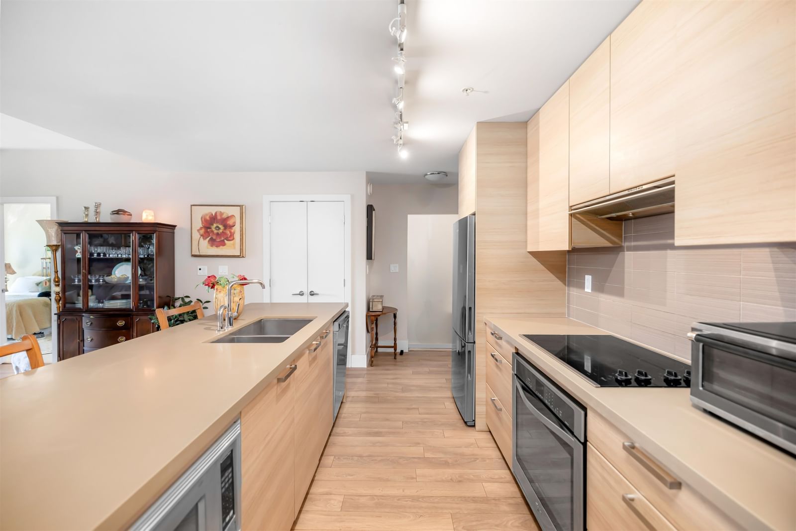 Listing Image 15