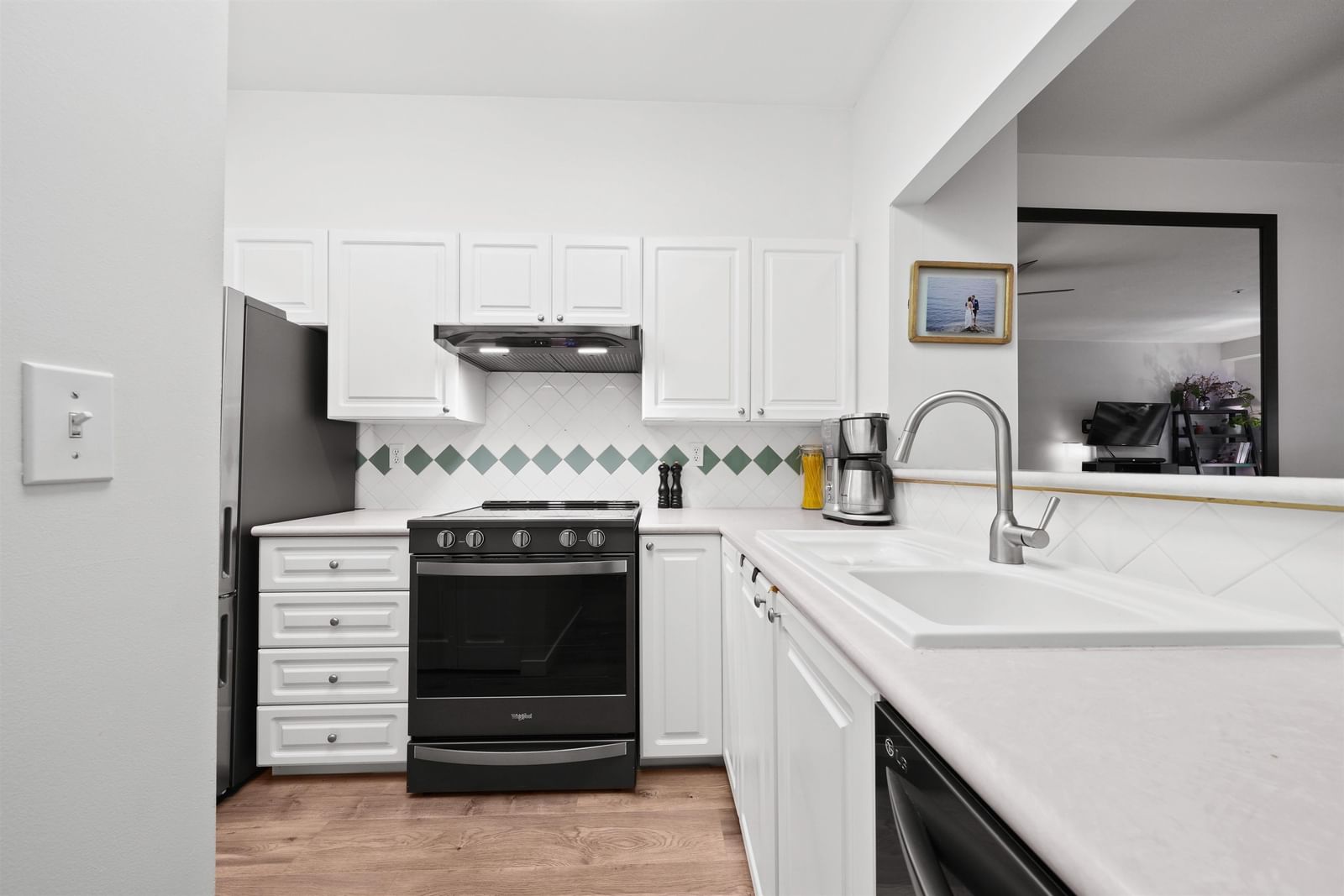 Listing Image 11