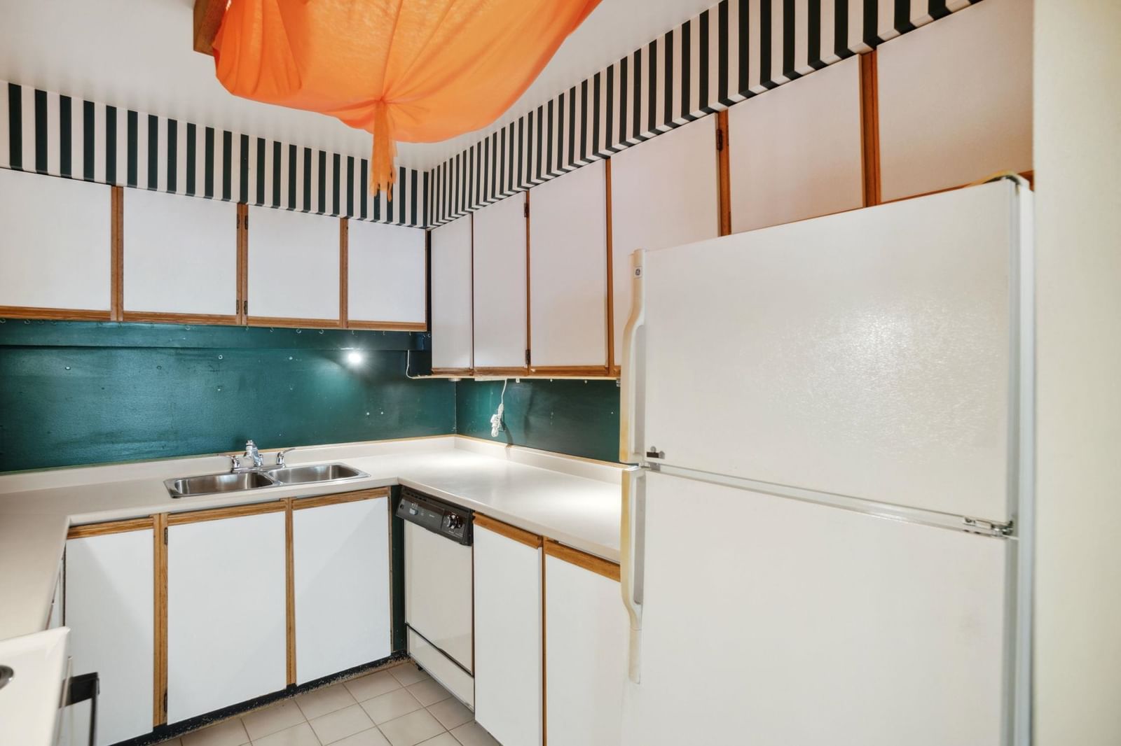 Listing Image 14