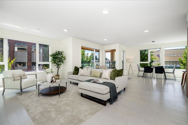 203 - 522 15th Street
